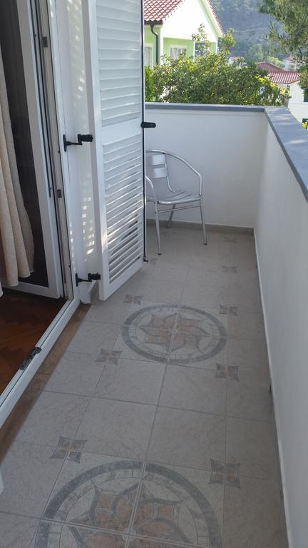 Apartment Valeria Lopar Exteriör bild
